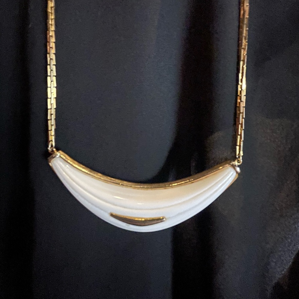 Vintage Monet gold tone with pendant necklace
